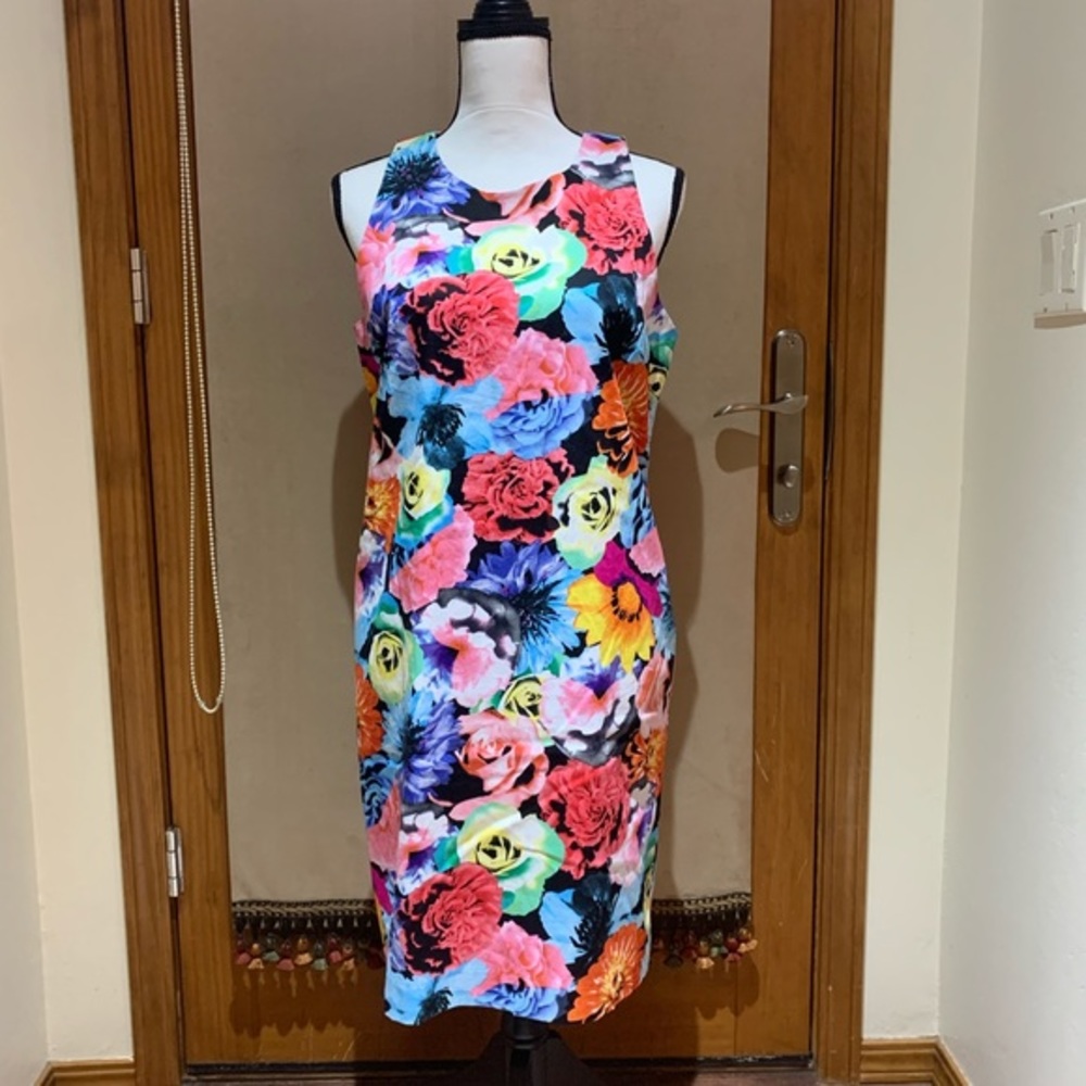 Grace Dresses Bright Floral Size M?